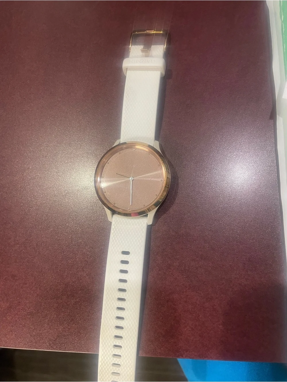 garmin hybrid smartwatch in white and rose gold